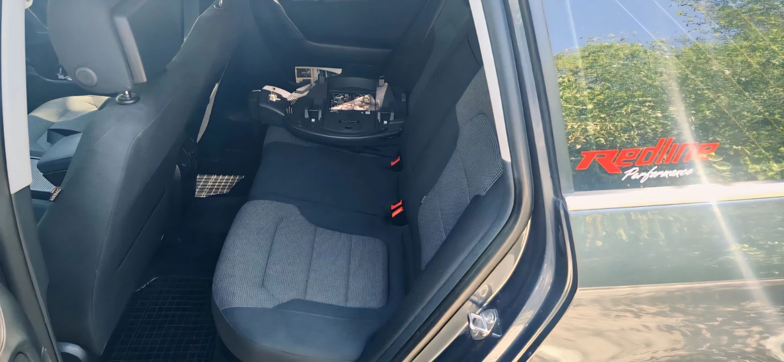 VW Passat 1.6TDI - изображение 10