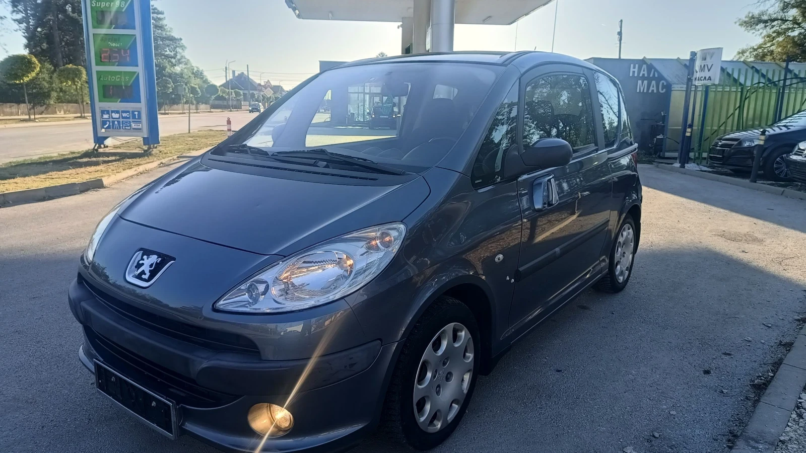 Peugeot 1007 1.4i Бензин 74к.с - изображение 2