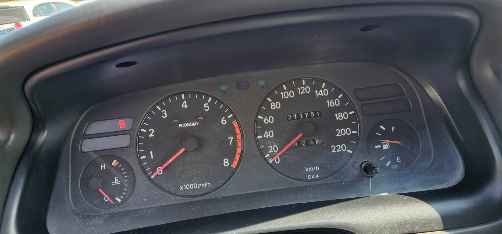 Toyota Corolla 1.6, снимка 5 - Автомобили и джипове - 53862904