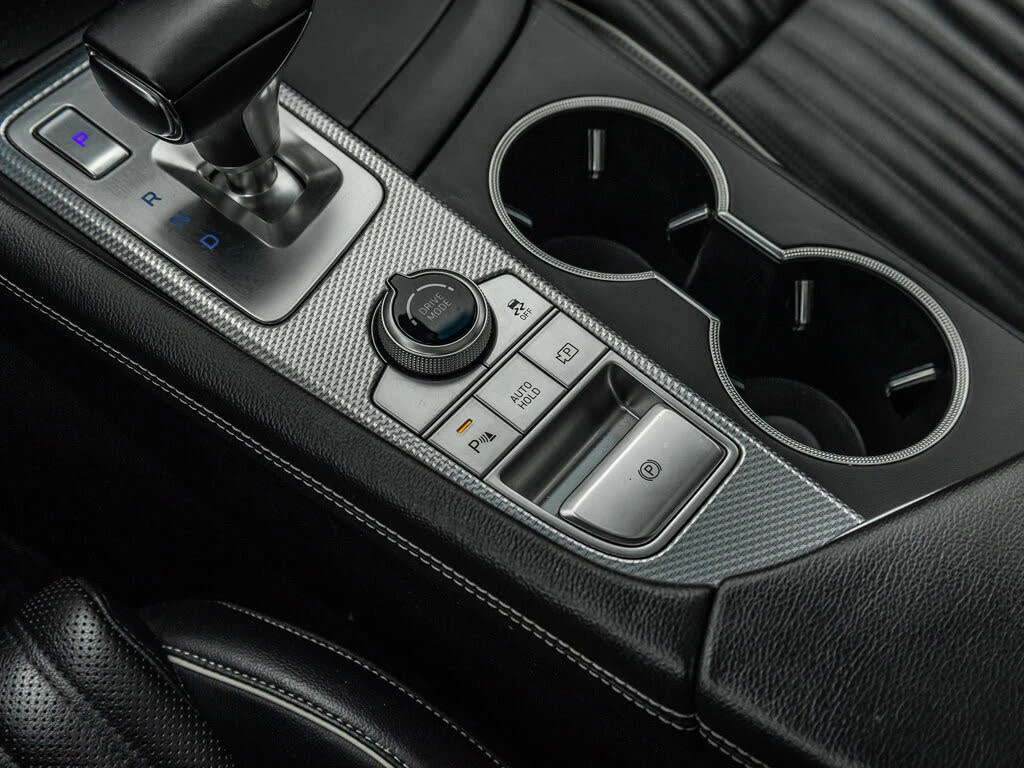 Genesis G70 2.0T Advanced AWD, снимка 16 - Автомобили и джипове - 54598530