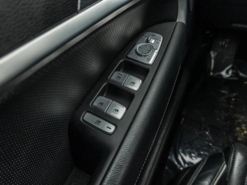 Genesis G70 2.0T Advanced AWD, снимка 8 - Автомобили и джипове - 54598530
