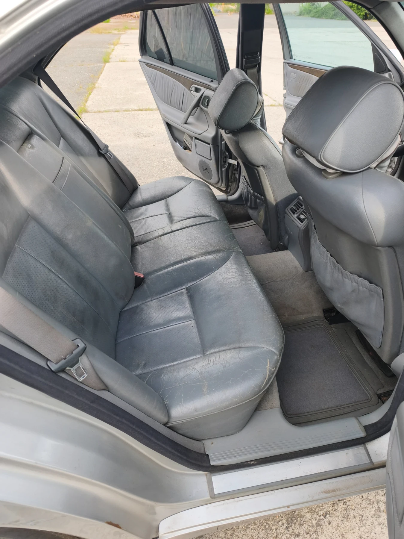 Mercedes-Benz E 270, снимка 10 - Автомобили и джипове - 54625251