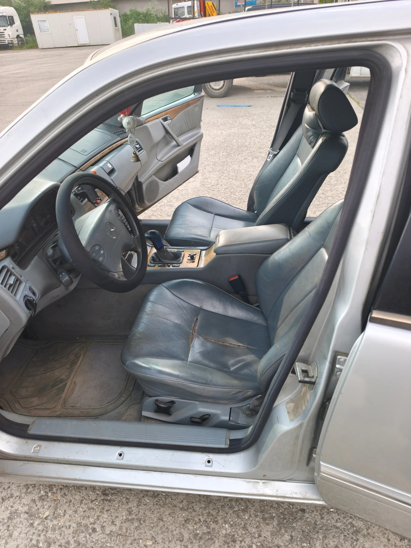 Mercedes-Benz E 270, снимка 7 - Автомобили и джипове - 54625251