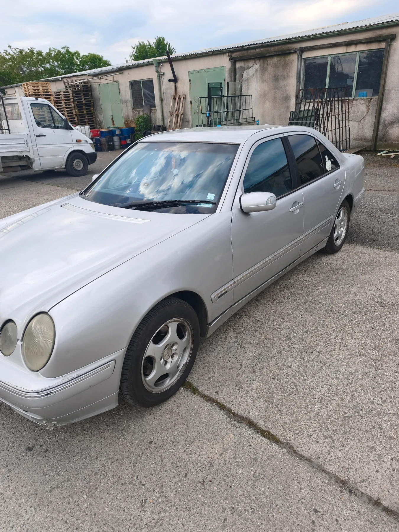 Mercedes-Benz E 270, снимка 16 - Автомобили и джипове - 54625251