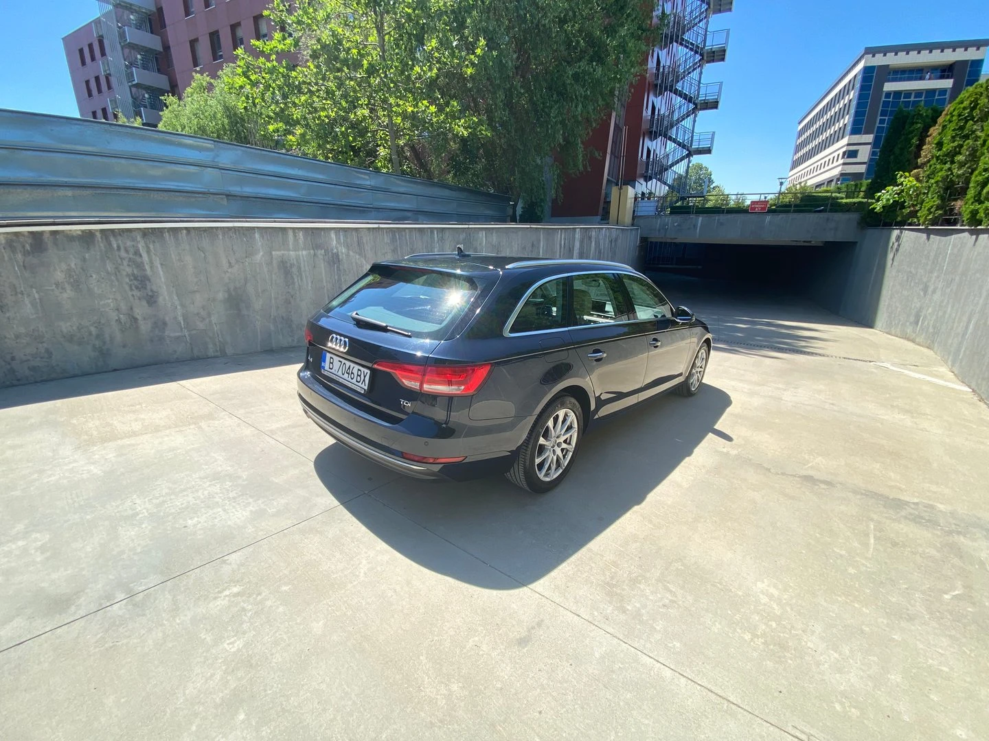 Audi A4 Design 2.0 TDI, снимка 10 - Автомобили и джипове - 55628445