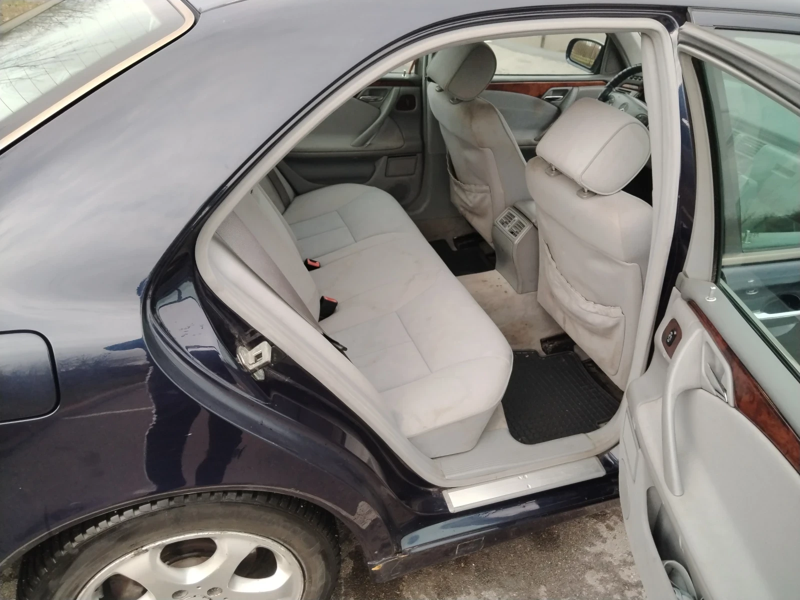 Mercedes-Benz E 200, снимка 8 - Автомобили и джипове - 55592670