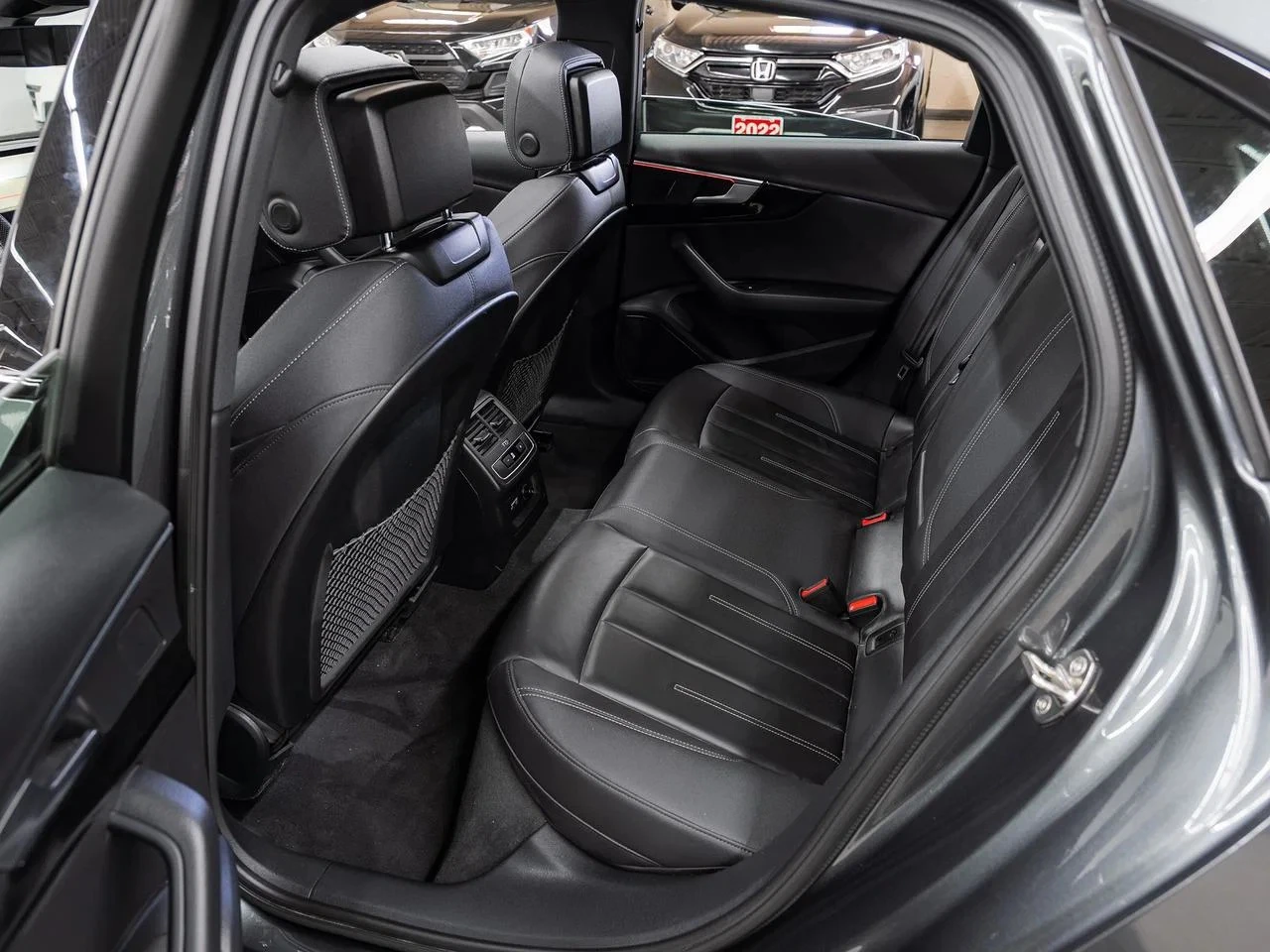 Audi A4 S-LINE* BLACK OPTIC* VIRTUAL* 360* CLEAN CARFAX, снимка 7 - Автомобили и джипове - 56119908