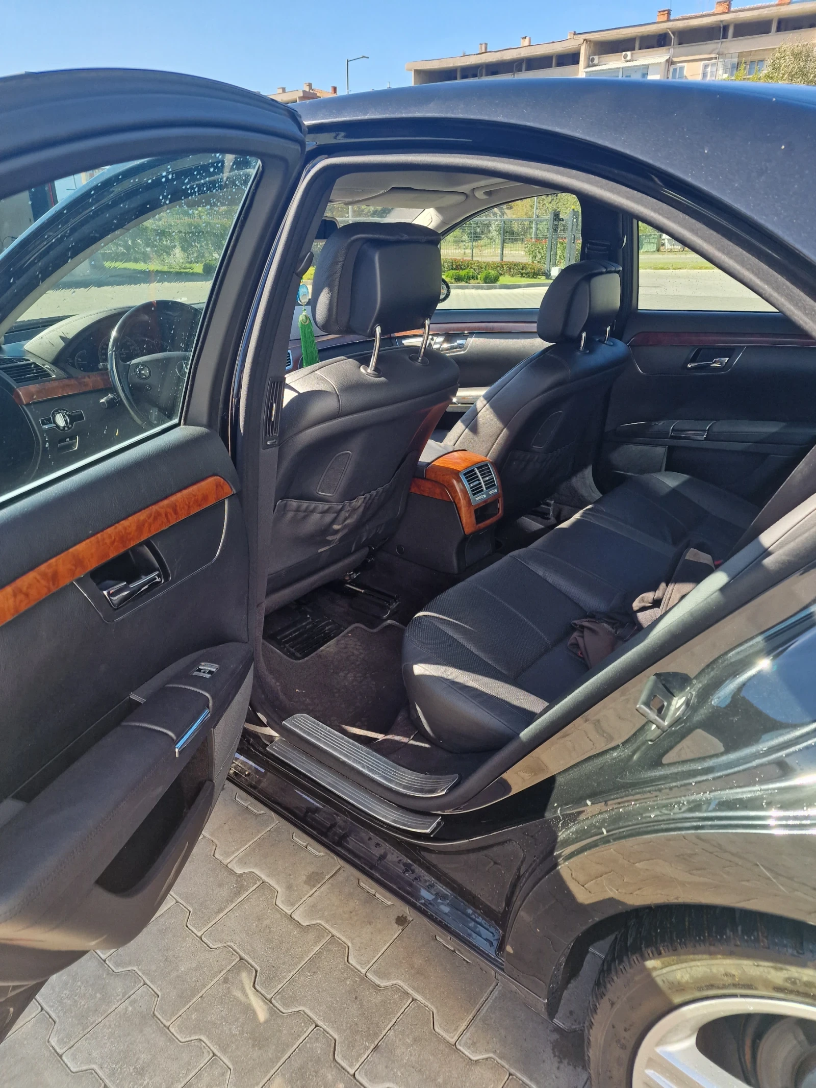 Mercedes-Benz C 320, снимка 4 - Автомобили и джипове - 56735290