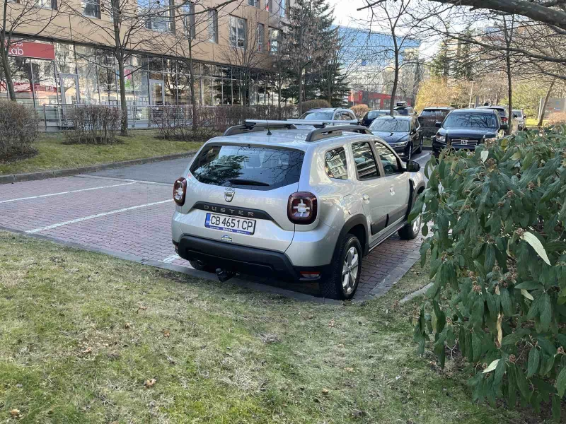 Dacia Duster, снимка 2 - Автомобили и джипове - 47685682