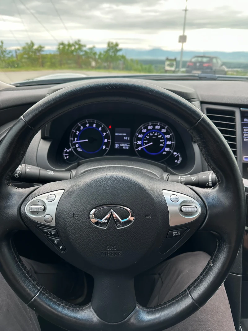 Infiniti QX70, снимка 8 - Автомобили и джипове - 52325112