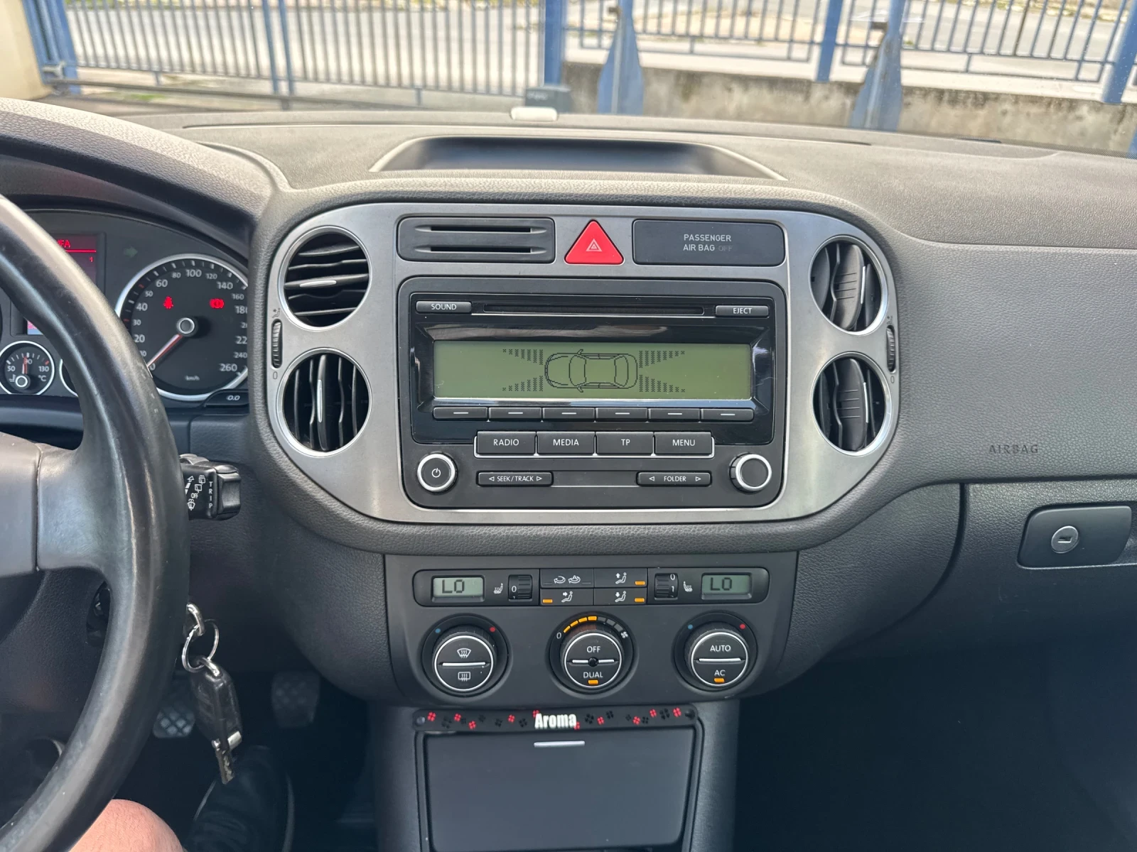 VW Tiguan 2.0TDI 170к.с/PANO-PARK-ASISTT, снимка 10 - Автомобили и джипове - 55416043