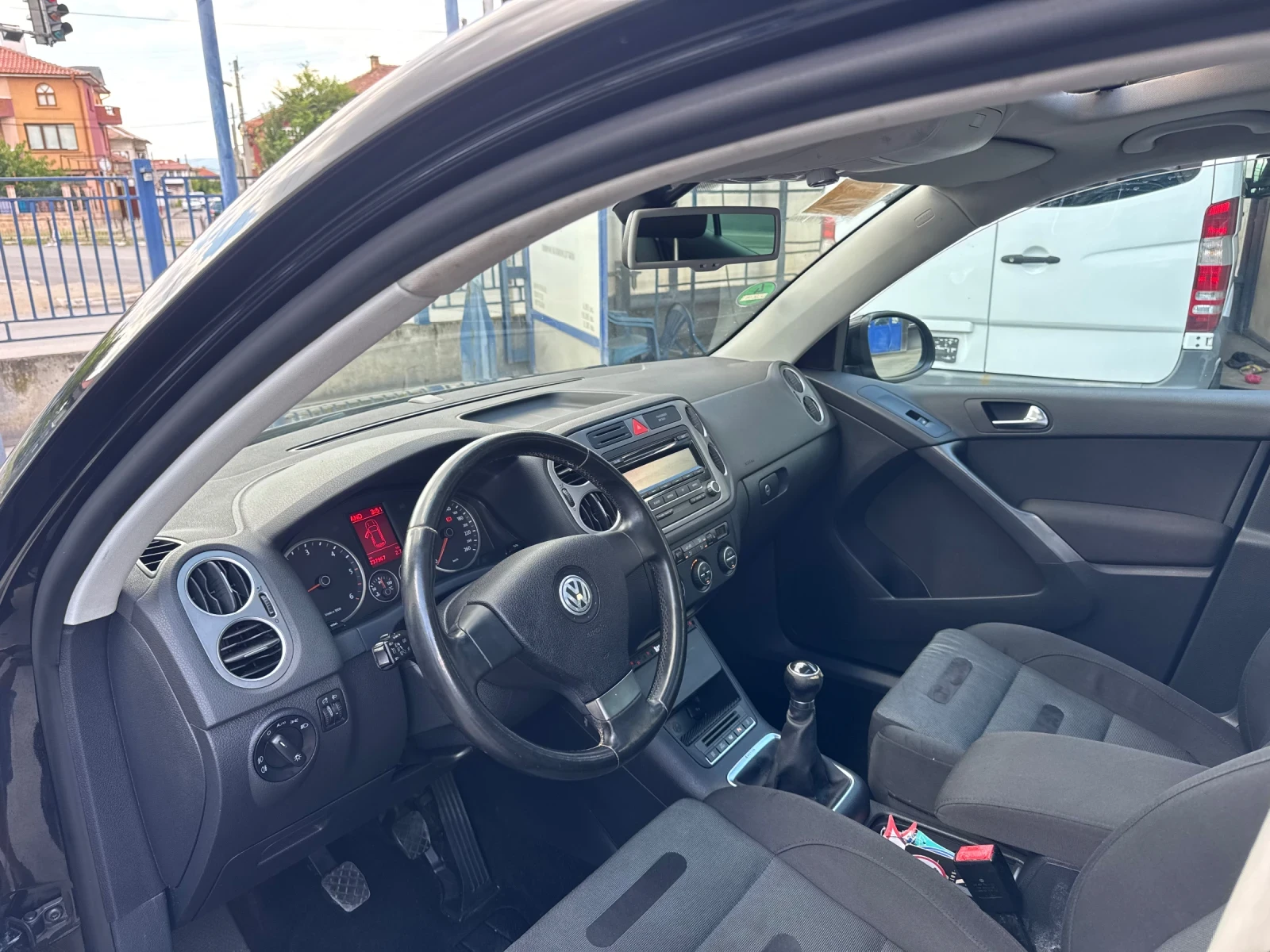 VW Tiguan 2.0TDI 170к.с/PANO-PARK-ASISTT, снимка 7 - Автомобили и джипове - 55416043