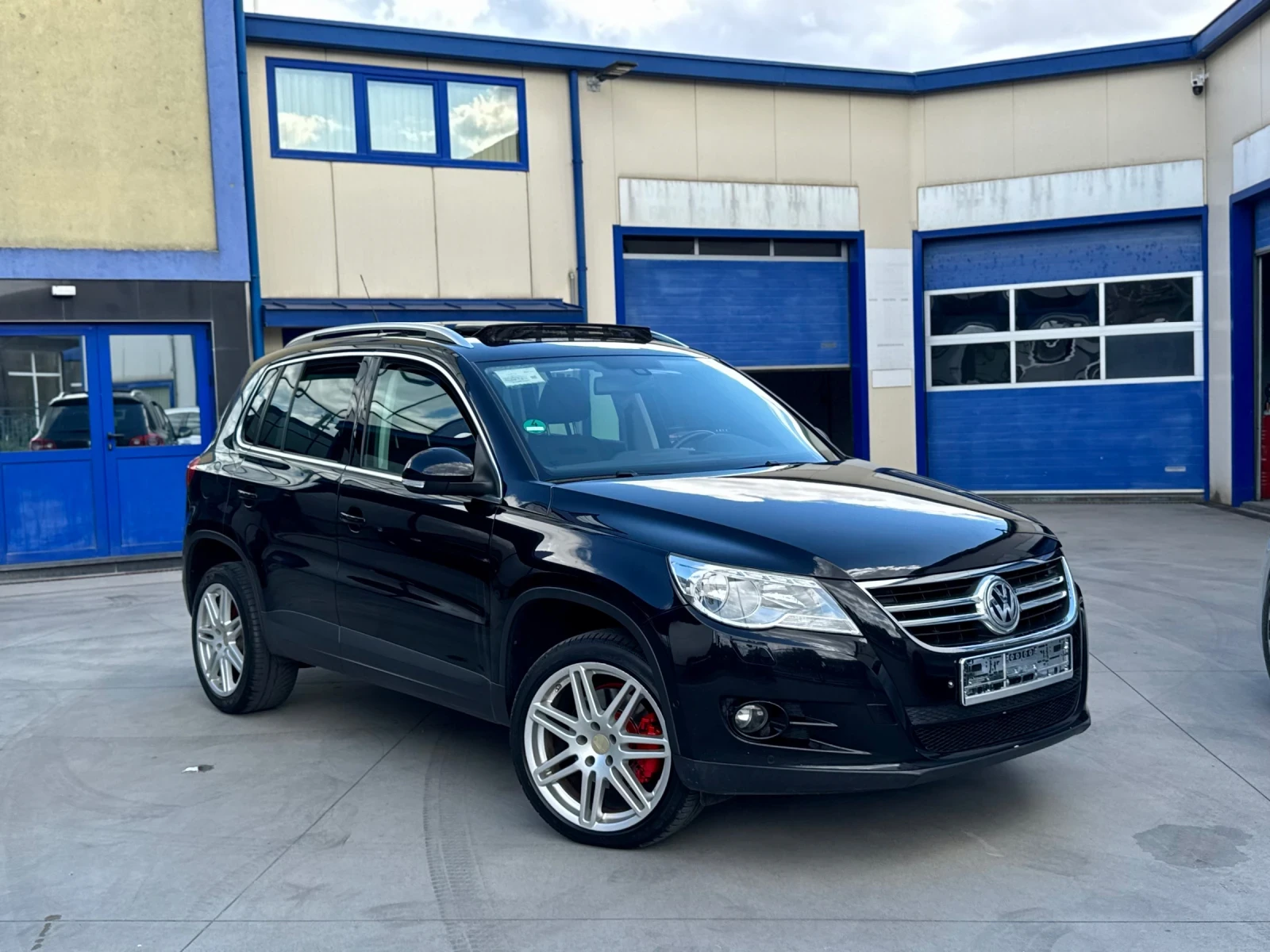 VW Tiguan 2.0TDI 170к.с/PANO-PARK-ASISTT, снимка 2 - Автомобили и джипове - 55416043