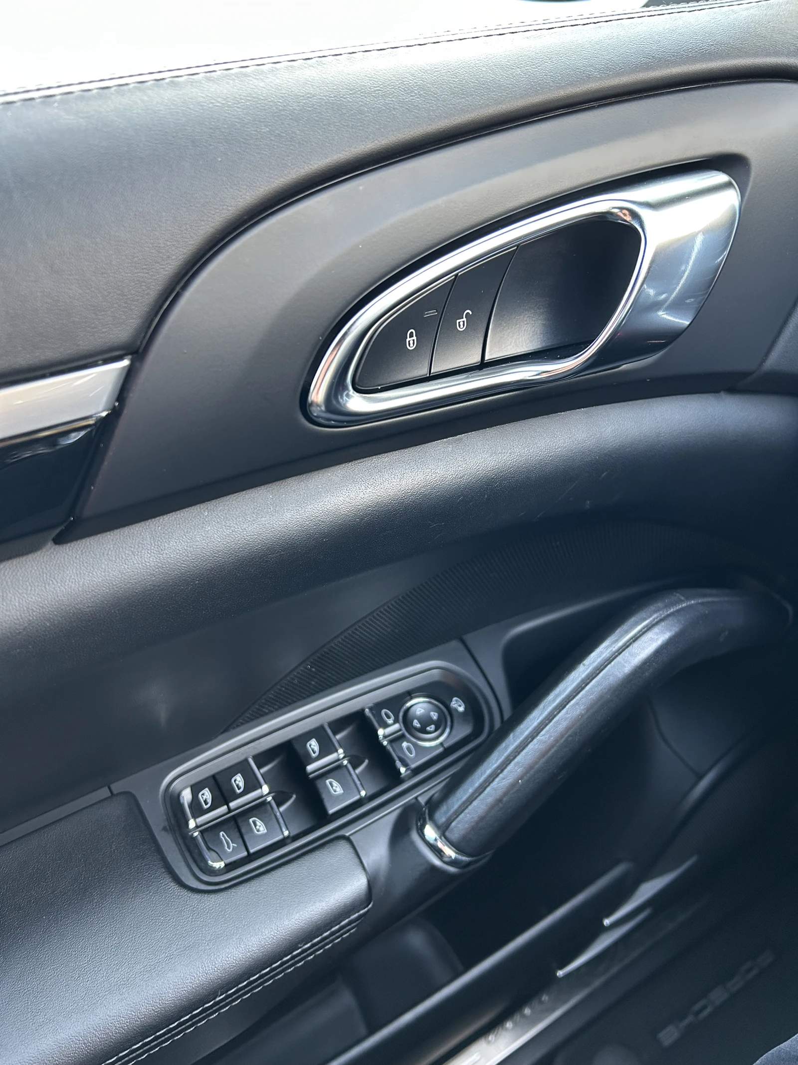 Porsche Cayenne Първи собственик!, снимка 8 - Автомобили и джипове - 56137894