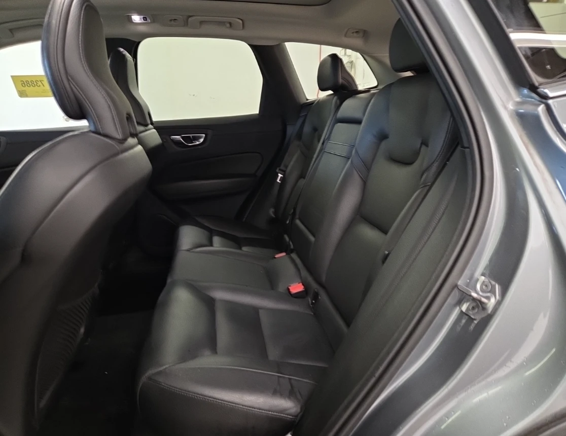 Volvo XC60 MOMENTUM* AWD* Памет* Подгрев* Пано* , снимка 13 - Автомобили и джипове - 56297802