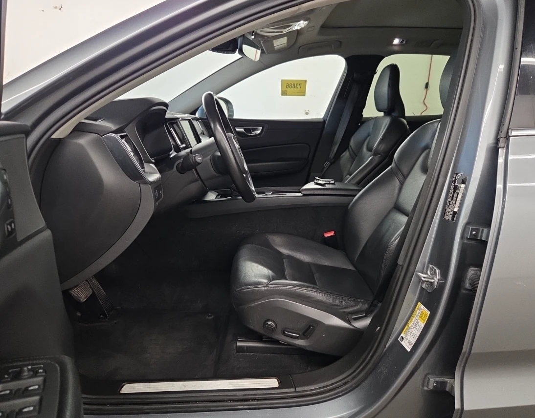 Volvo XC60 MOMENTUM* AWD* Памет* Подгрев* Пано* , снимка 8 - Автомобили и джипове - 56297802