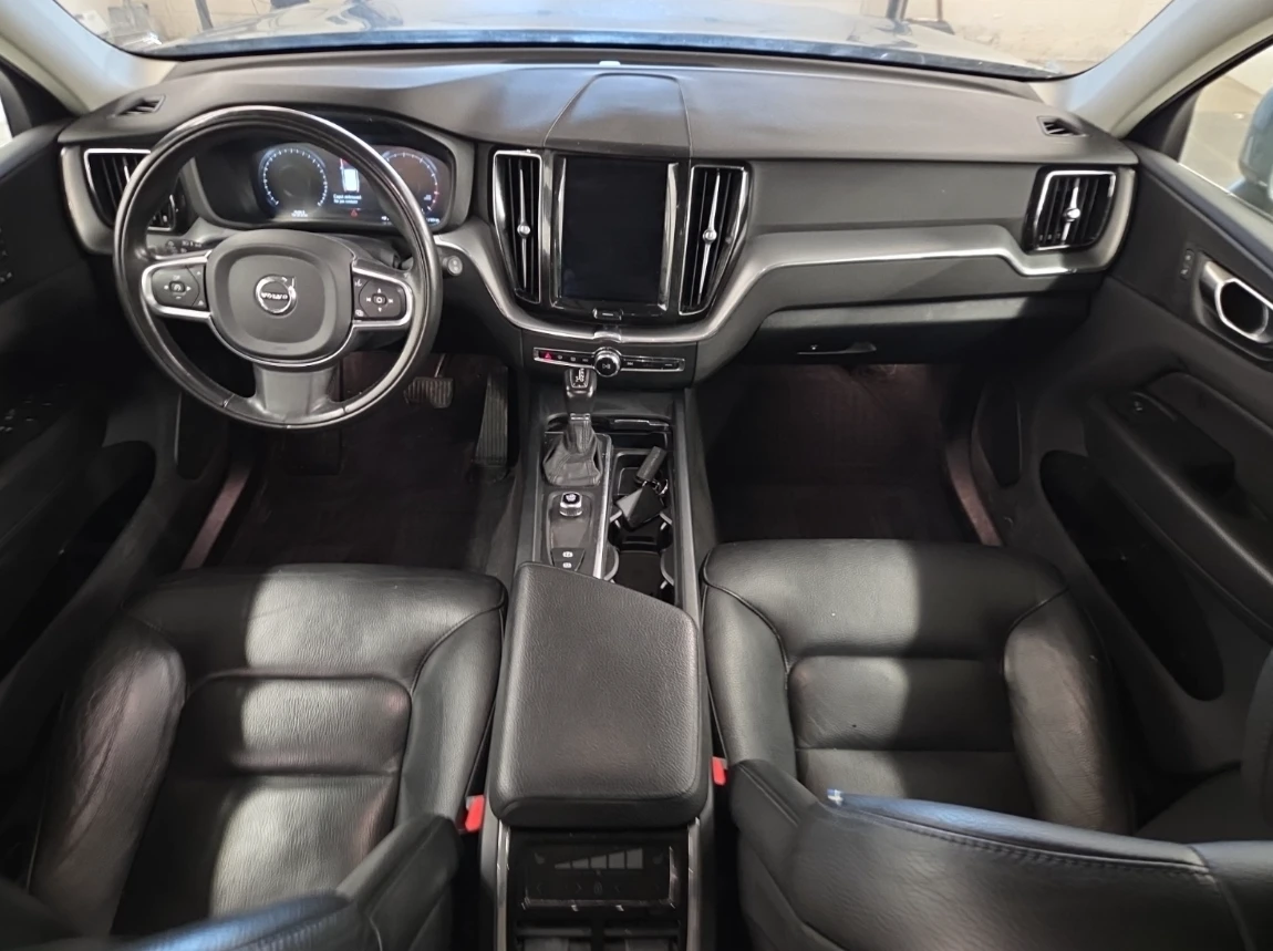 Volvo XC60 MOMENTUM* AWD* Памет* Подгрев* Пано* , снимка 10 - Автомобили и джипове - 56297802