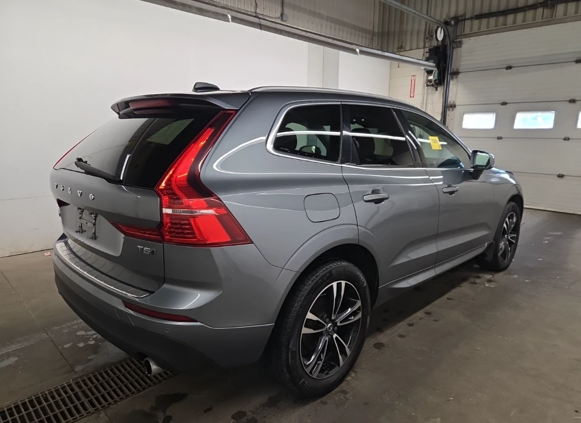 Volvo XC60 MOMENTUM* AWD* Памет* Подгрев* Пано* , снимка 3 - Автомобили и джипове - 56297802