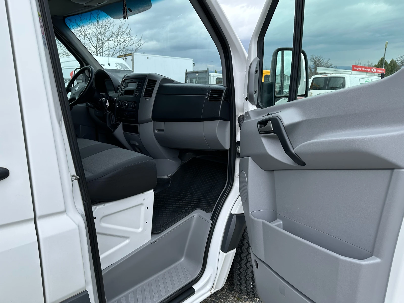 VW Crafter klimatronik/MAXI, снимка 7 - Бусове и автобуси - 53934207