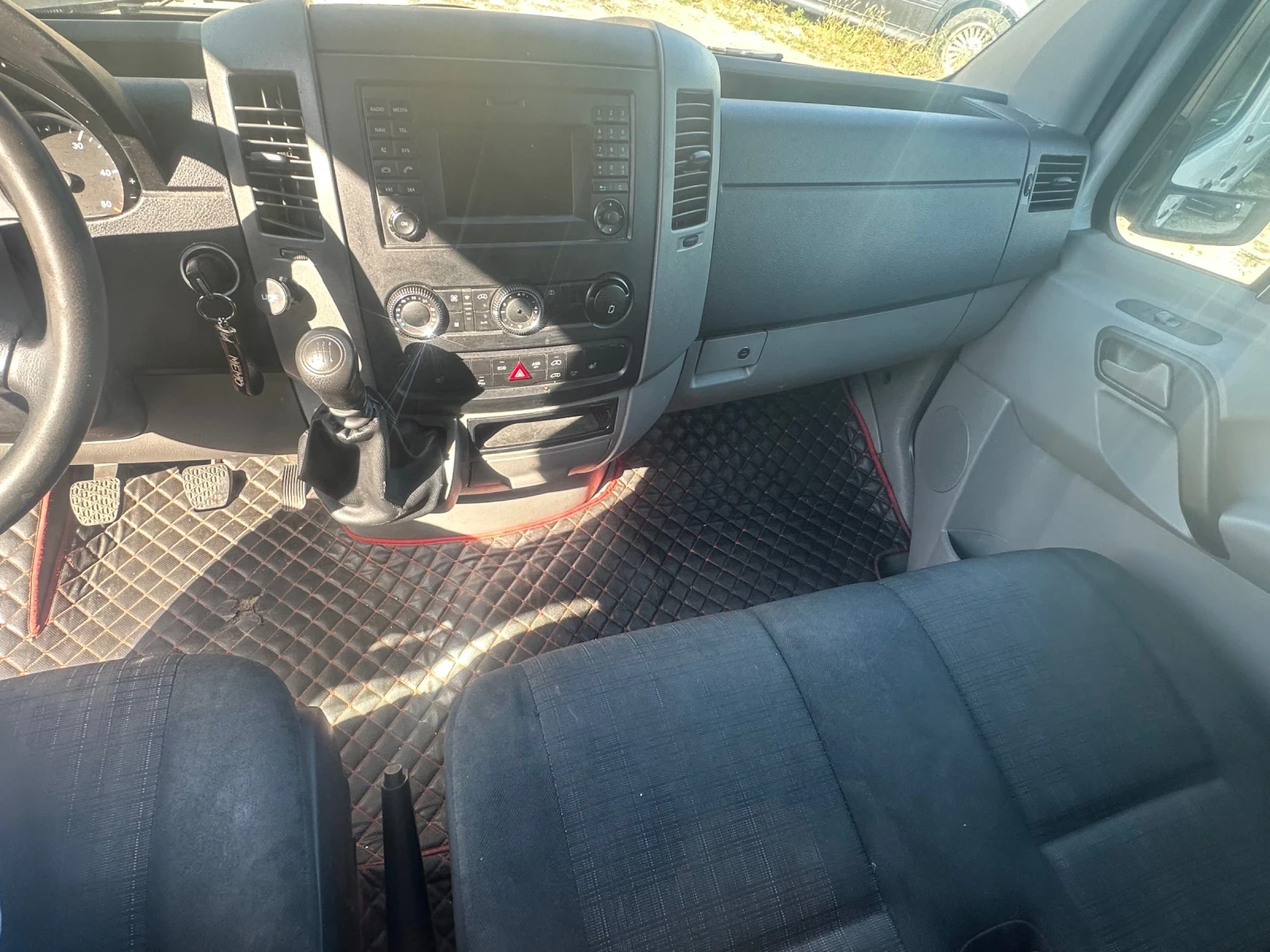 Mercedes-Benz Sprinter 316 2.2СДИ, 2018г, 163к.с, товарен макси база, снимка 6 - Бусове и автобуси - 55235064