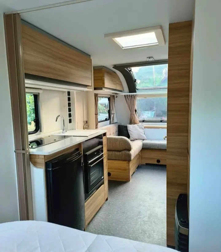 Каравана Adria Altea Спешно, снимка 8 - Каравани и кемпери - 56533946