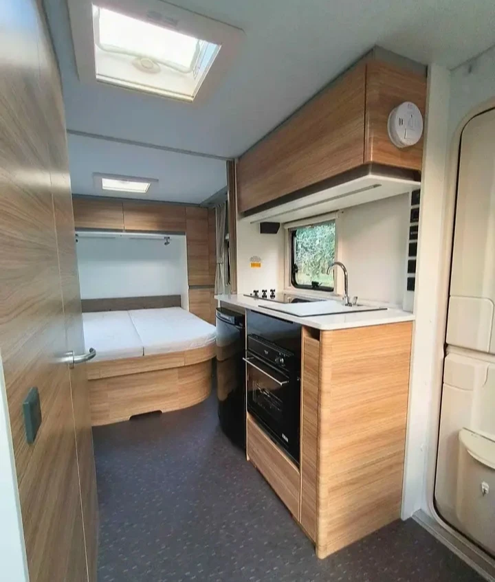 Каравана Adria Altea Спешно, снимка 6 - Каравани и кемпери - 56533946