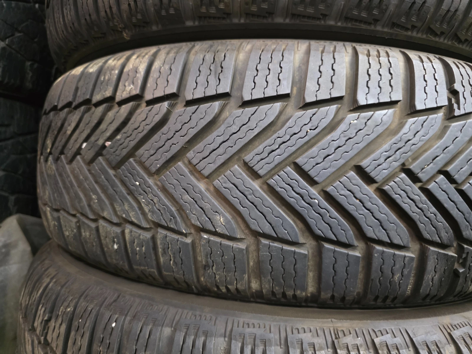 Гуми Зимни 195/65R15, снимка 3 - Гуми и джанти - 55477873