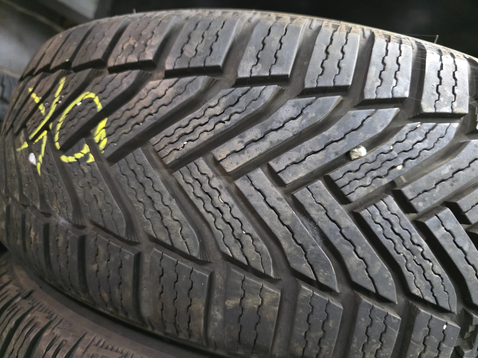 Гуми Зимни 195/65R15, снимка 2 - Гуми и джанти - 55477873