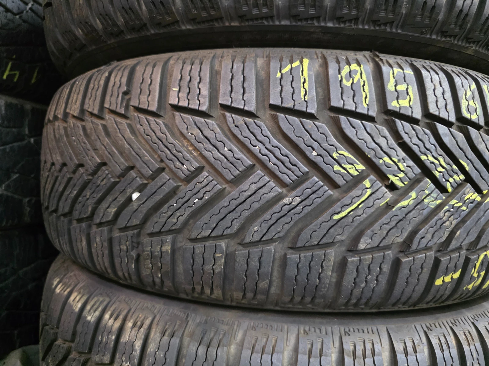 Гуми Зимни 195/65R15, снимка 6 - Гуми и джанти - 55477873