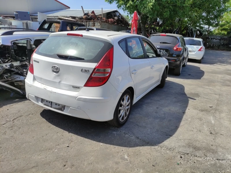 Hyundai I30 1.6CRDI, снимка 3 - Автомобили и джипове - 39858098