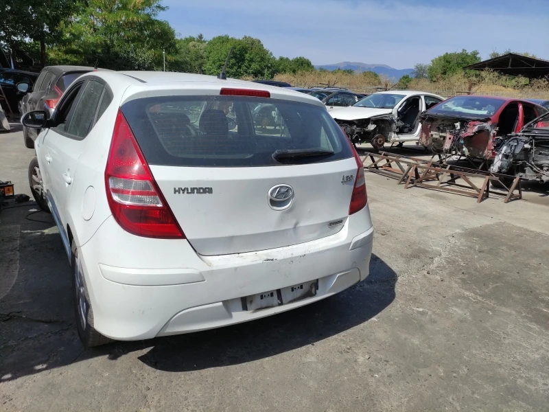 Hyundai I30 1.6CRDI, снимка 2 - Автомобили и джипове - 39858098