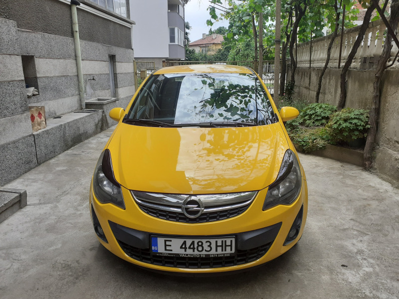 Opel Corsa Gaz benzin, снимка 1 - Автомобили и джипове - 46444265