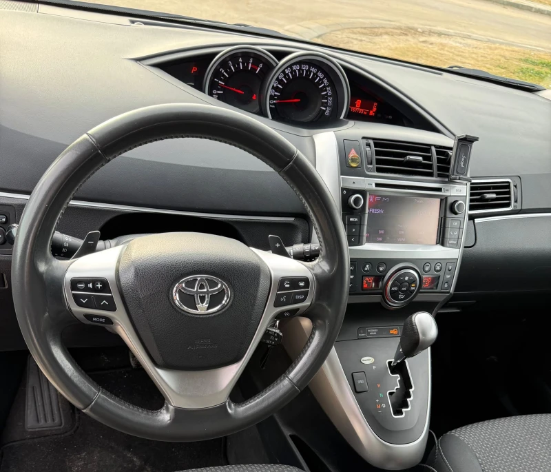 Toyota Verso 2.2 D-CAT, снимка 10 - Автомобили и джипове - 48536458