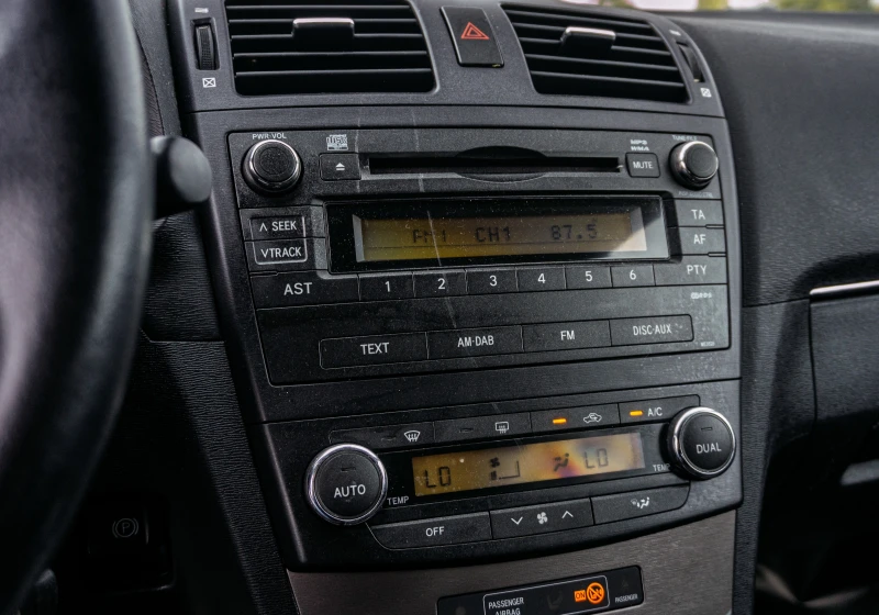 Toyota Avensis 1.8 VVT-i | С ГАРАНЦИЯ , снимка 12 - Автомобили и джипове - 51742665