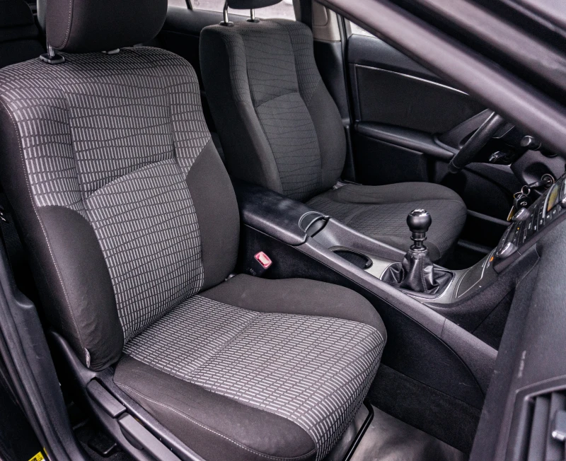 Toyota Avensis 1.8 VVT-i | С ГАРАНЦИЯ , снимка 13 - Автомобили и джипове - 51742665