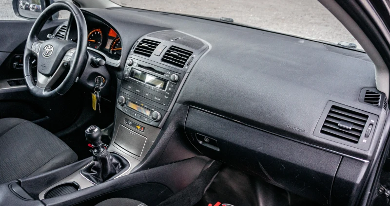 Toyota Avensis 1.8 VVT-i | С ГАРАНЦИЯ , снимка 11 - Автомобили и джипове - 51742665