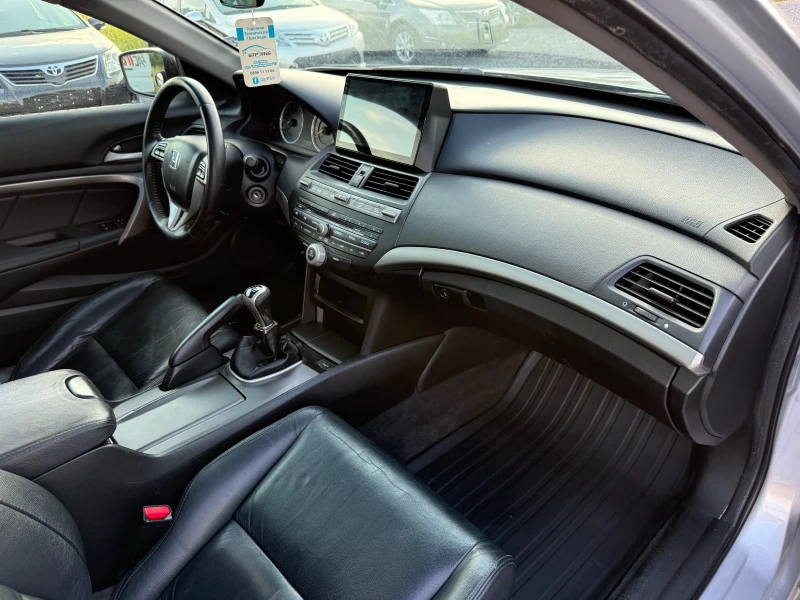 Honda Accord Coupe 2.4 i-VTEC(201 кс)Hави/Камера/Bluetooth/Кожа, снимка 9 - Автомобили и джипове - 51820153