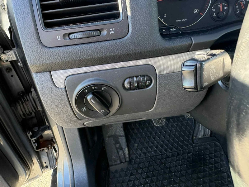 VW Golf, снимка 13 - Автомобили и джипове - 52932695