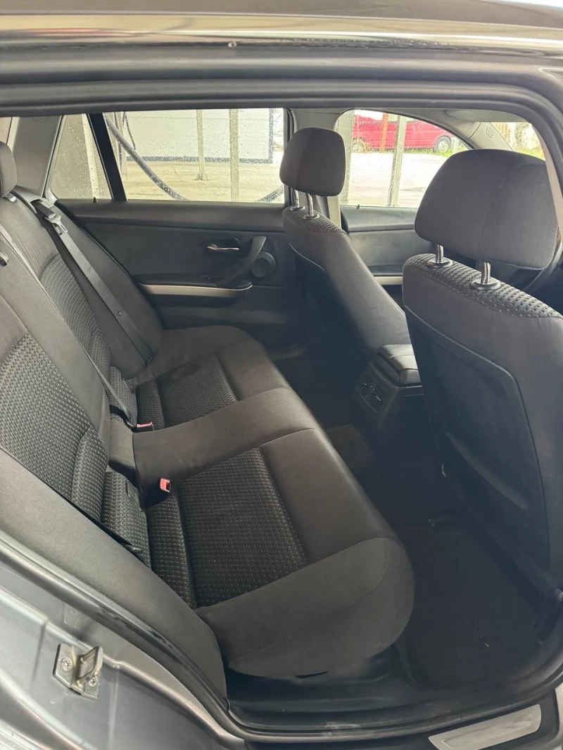 BMW 320 Фейстлифт рестайлинг , снимка 4 - Автомобили и джипове - 53176118