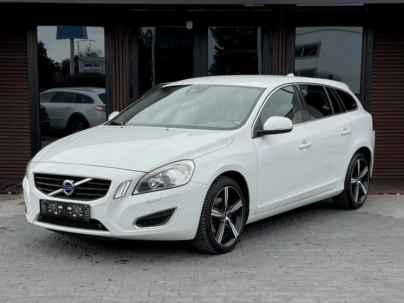 Volvo V60 2.0 R DESIGN, снимка 3 - Автомобили и джипове - 53467864