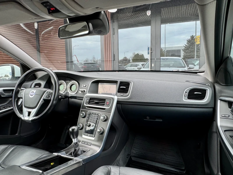 Volvo V60 2.0 R DESIGN, снимка 11 - Автомобили и джипове - 53467864
