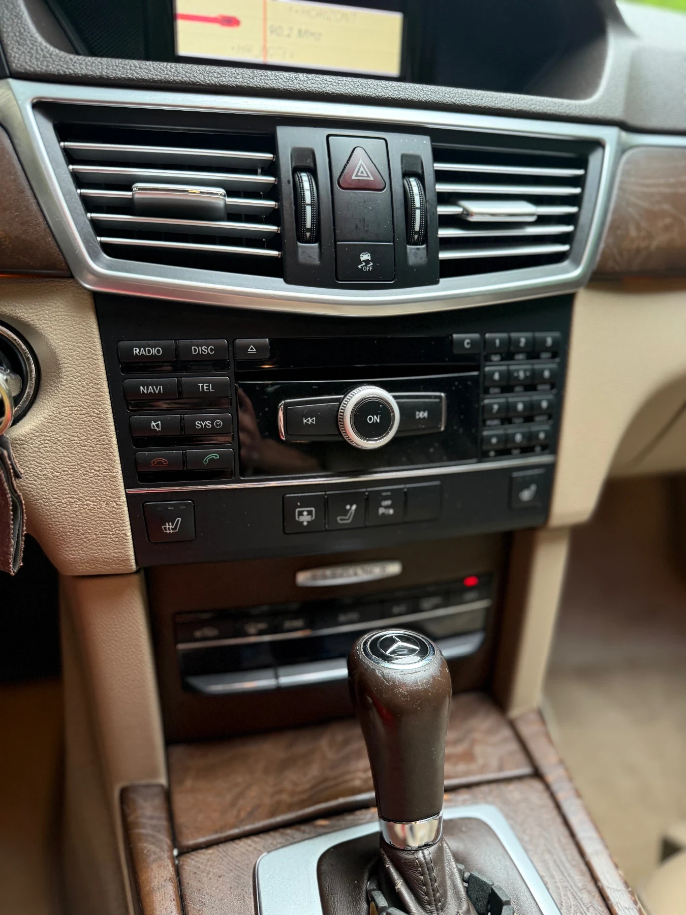 Mercedes-Benz E 250 4 местен - изображение 10