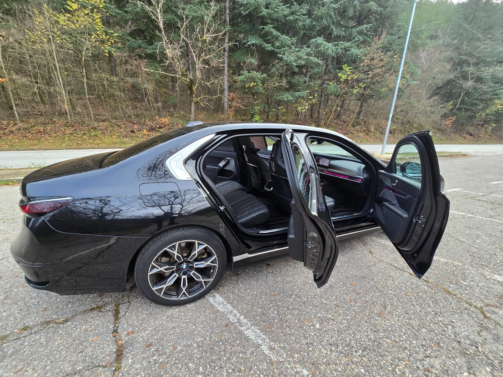 BMW i7 xDrive60, HUD, Theater | Mobile.bg   12