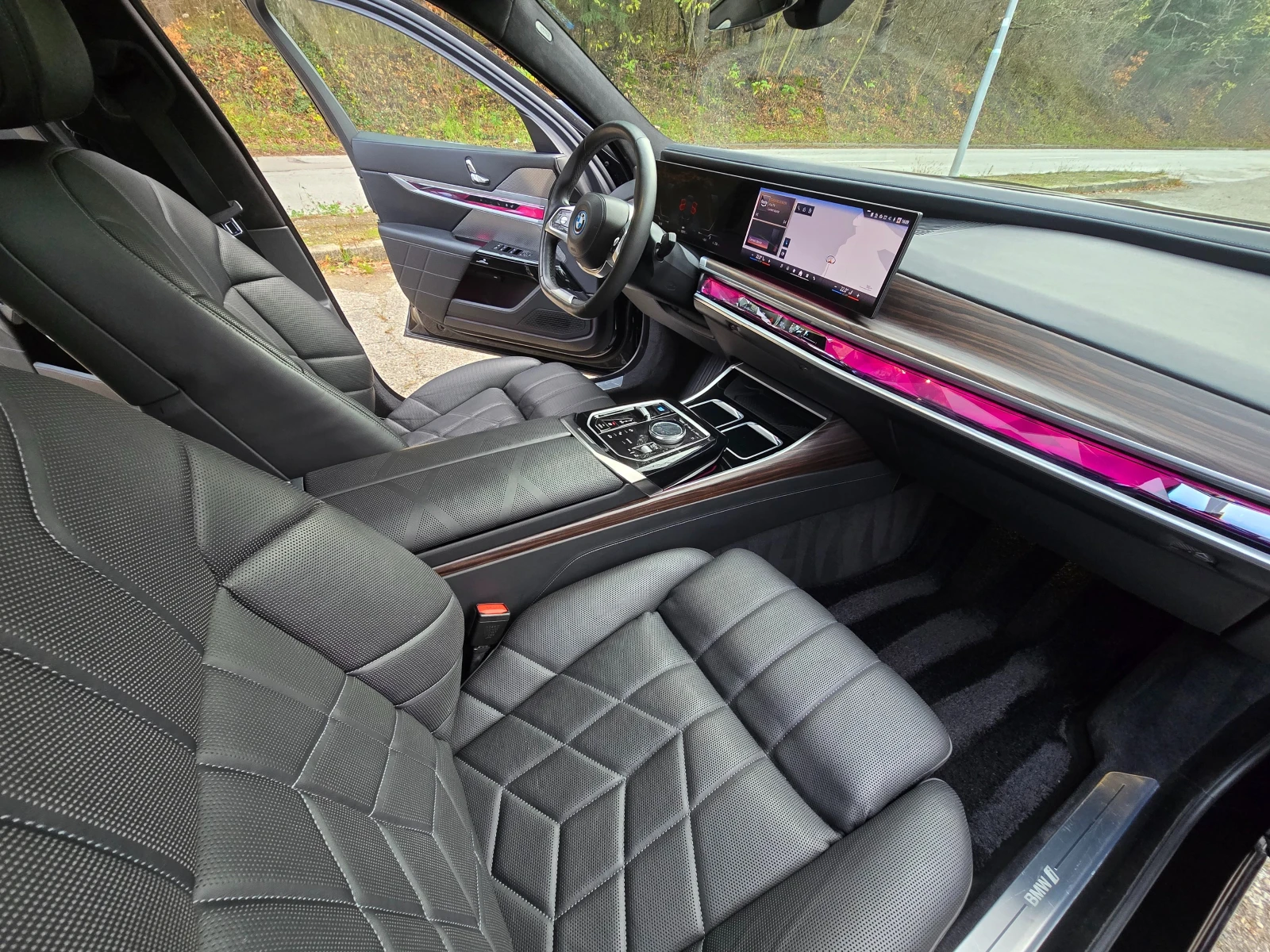 BMW i7 xDrive60, HUD, Theater | Mobile.bg   13