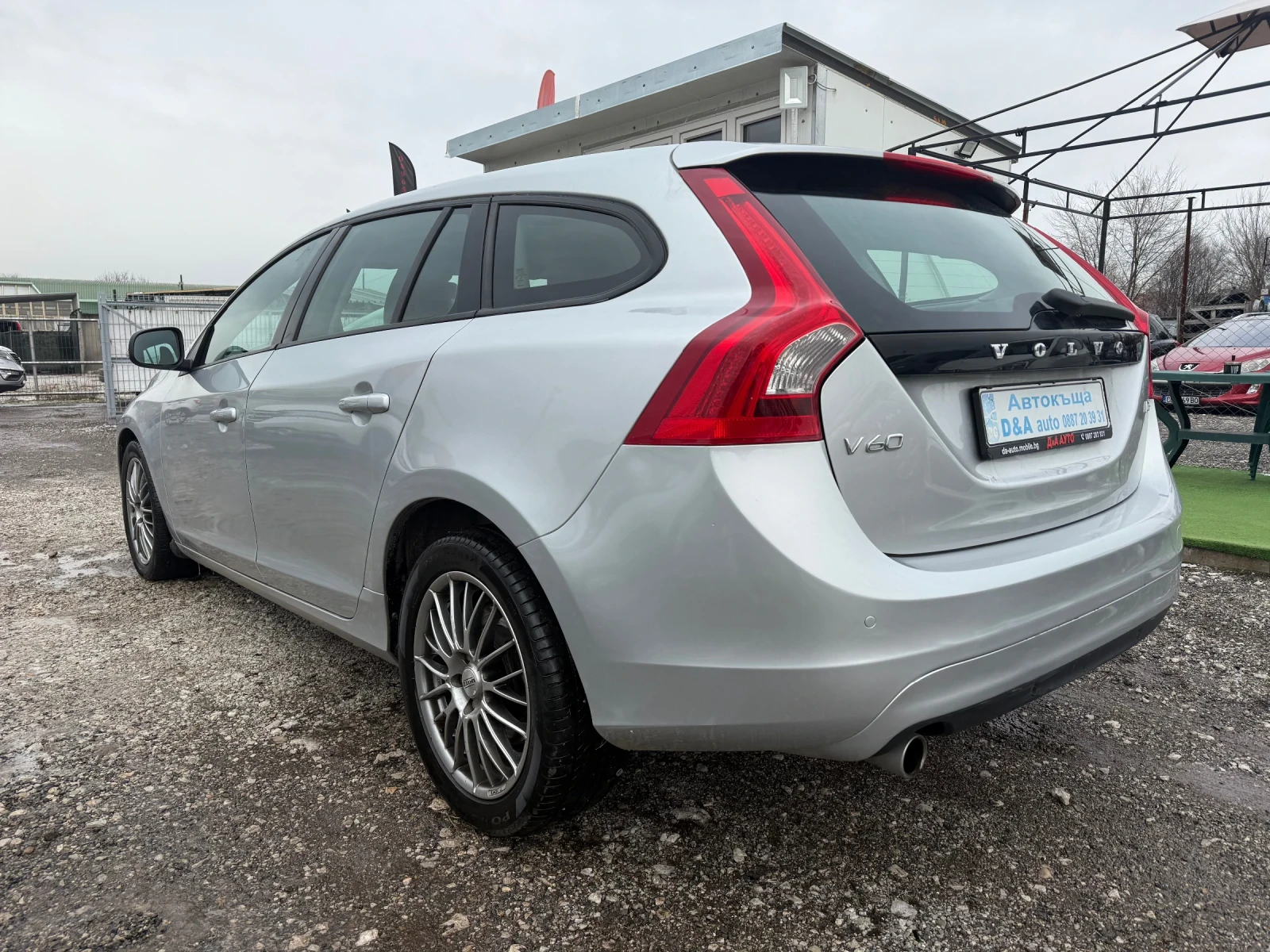 Volvo V60 2.0D3 136коня - изображение 5