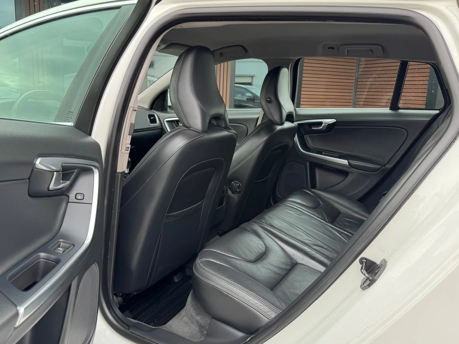 Volvo V60 2.0 R DESIGN - изображение 8