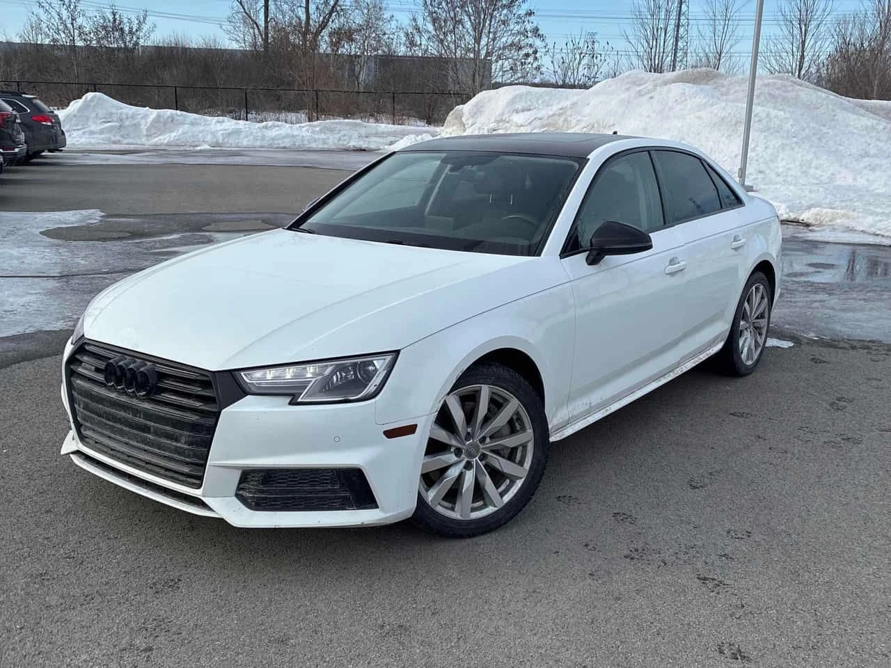 Audi A4  Komfort /CARFAX/Панорама/Памет/Подгрев/Клип
