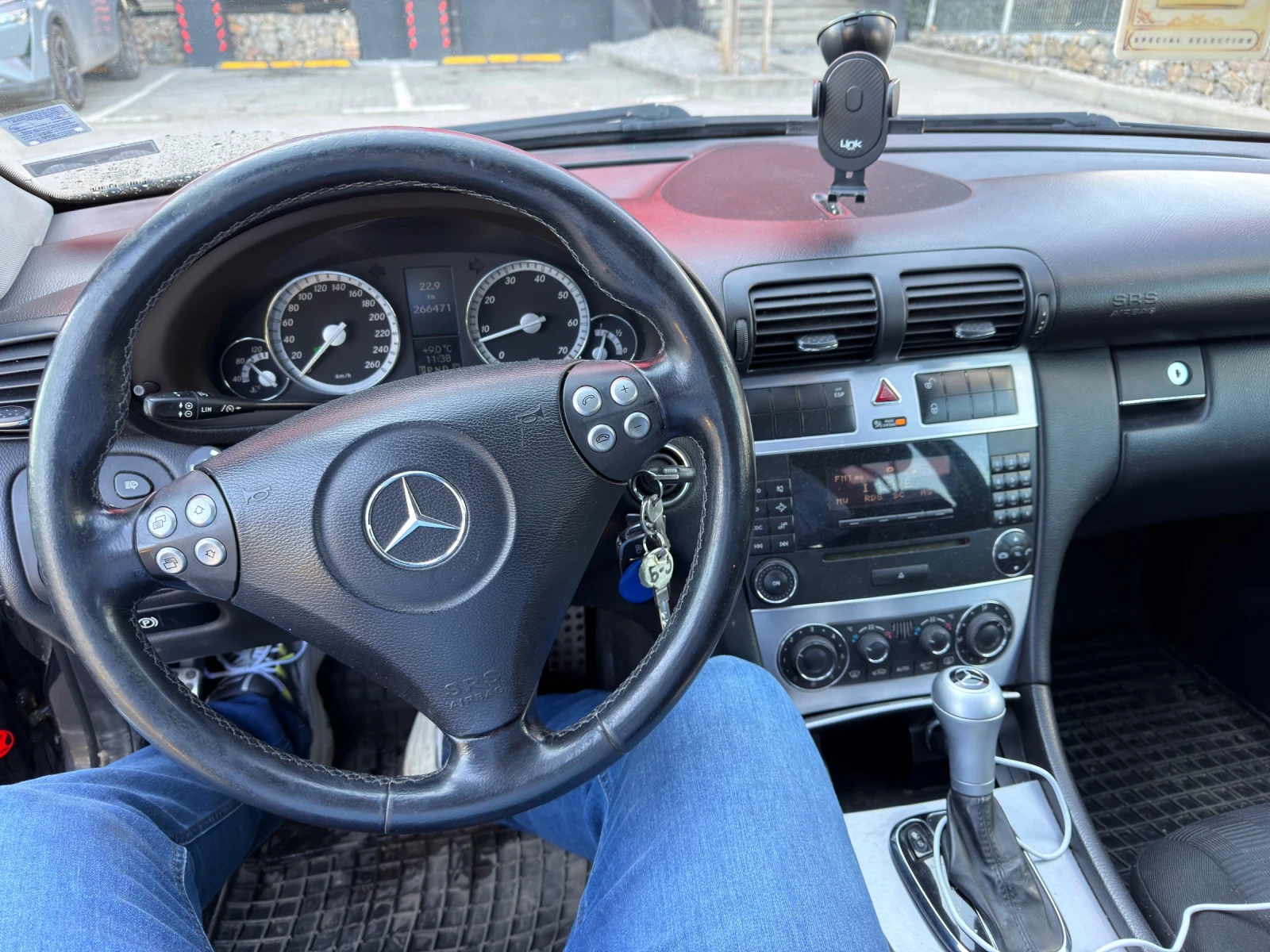 Mercedes-Benz C 180 Sport edition AMG , снимка 14 - Автомобили и джипове - 53903468