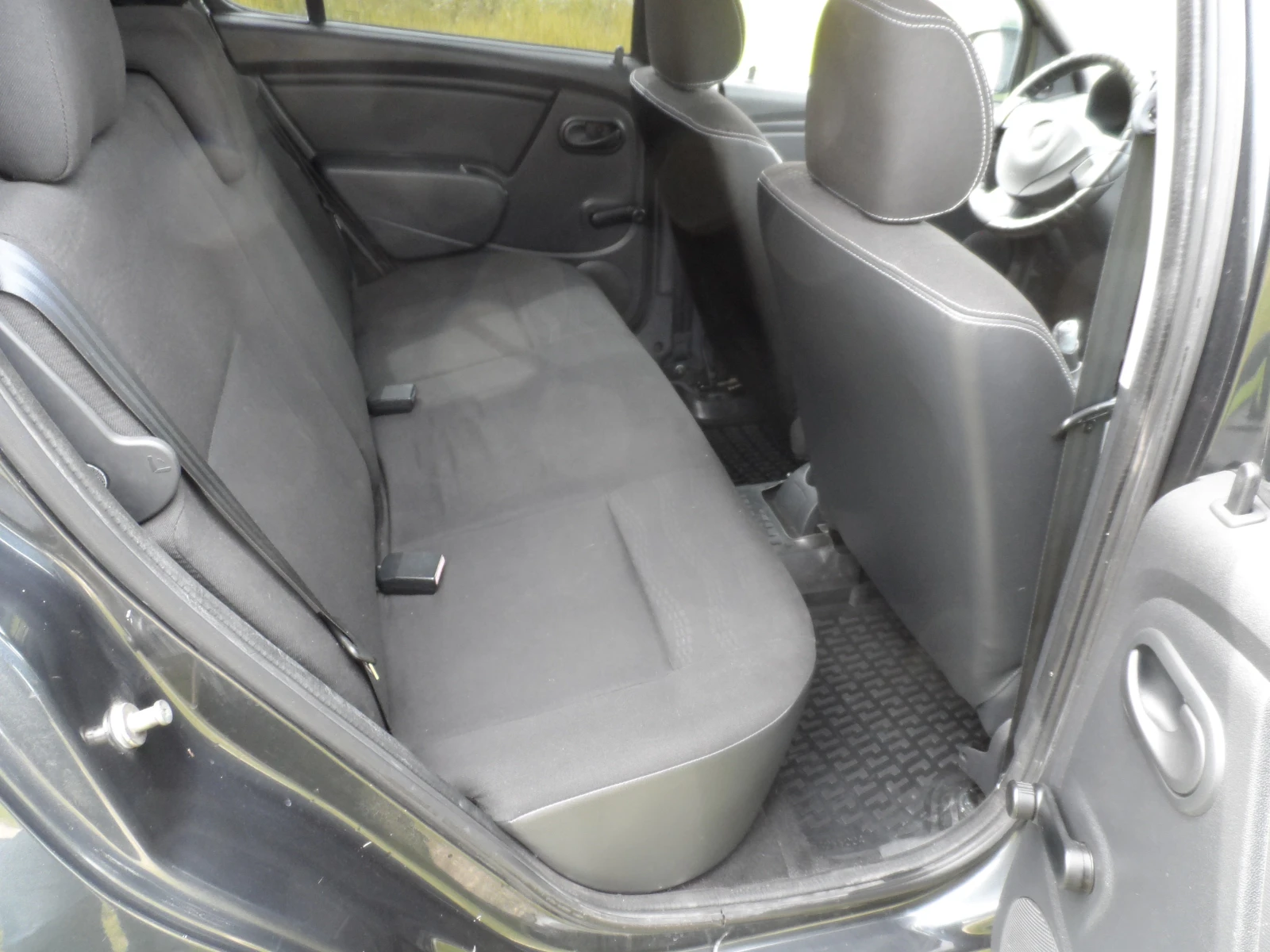 Dacia Sandero, снимка 13 - Автомобили и джипове - 54359934