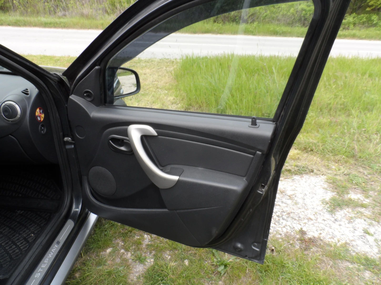 Dacia Sandero, снимка 16 - Автомобили и джипове - 54359934